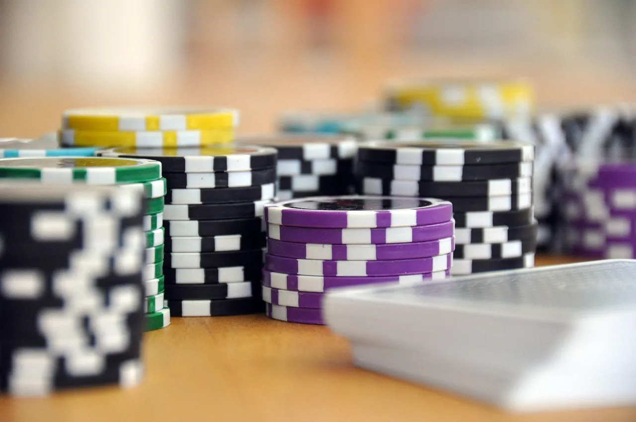 Blackjack en vivo desde casino en línea de confianza